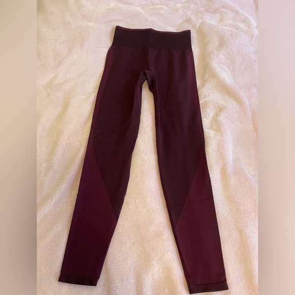 Victoria Secret Pink Seamless workout pants - Picture 2 of 3